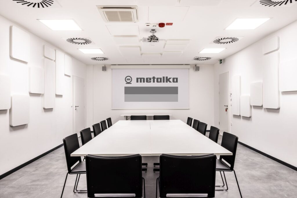 metalka globus sejna soba 1